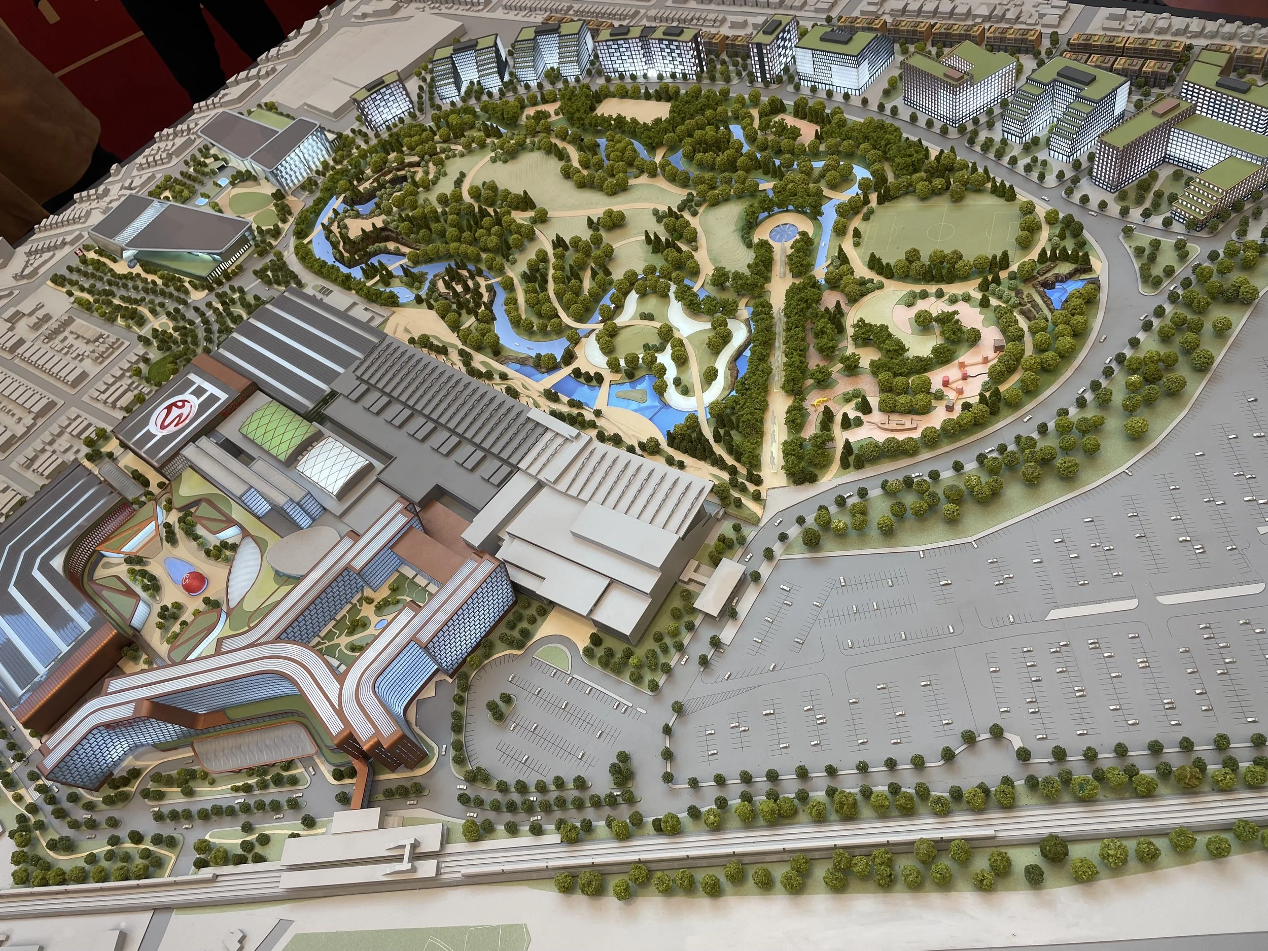 Dueling Queens casino bidders unveil new models of proposals